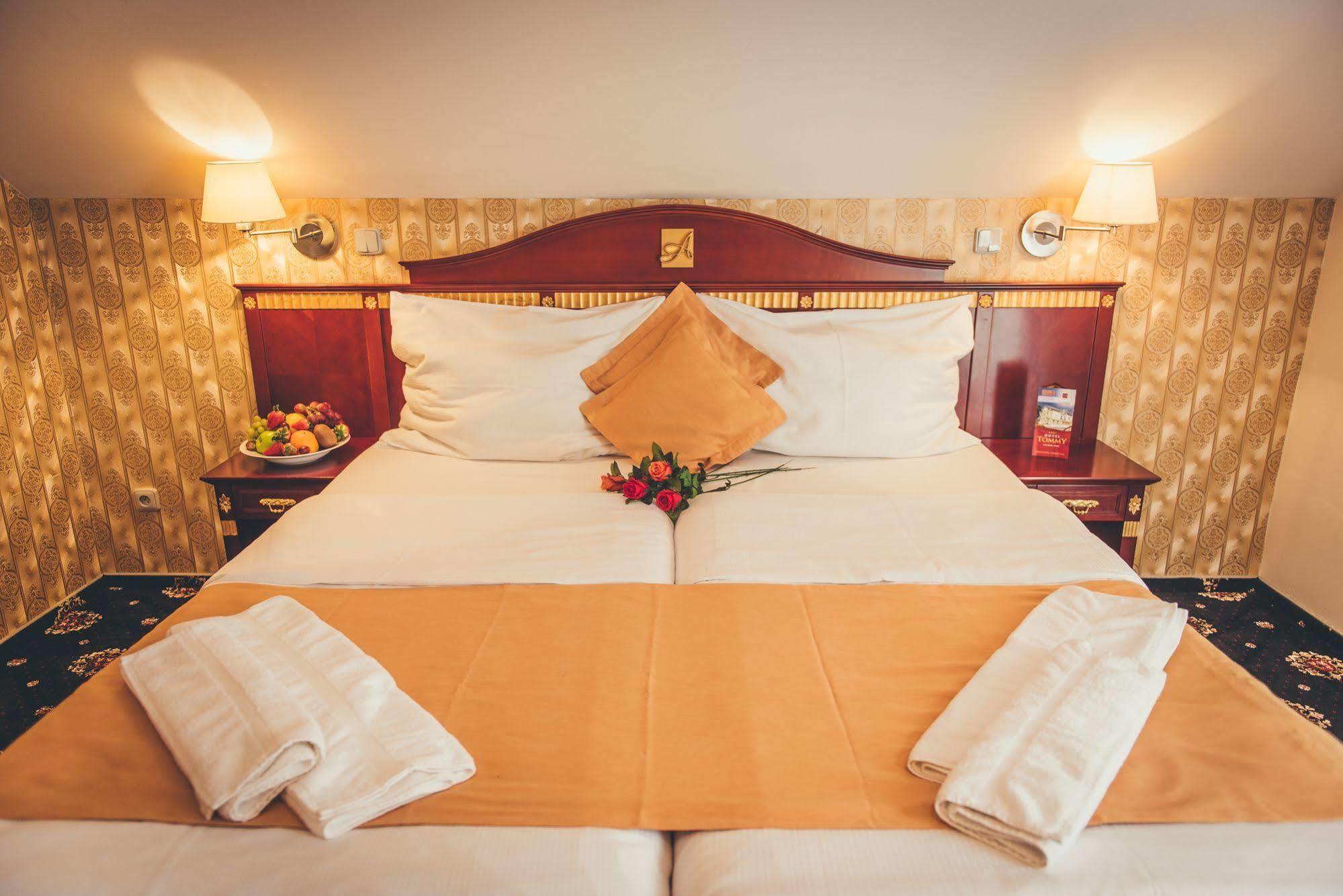 Hotel Tommy Wellness & Spa Náchod Esterno foto